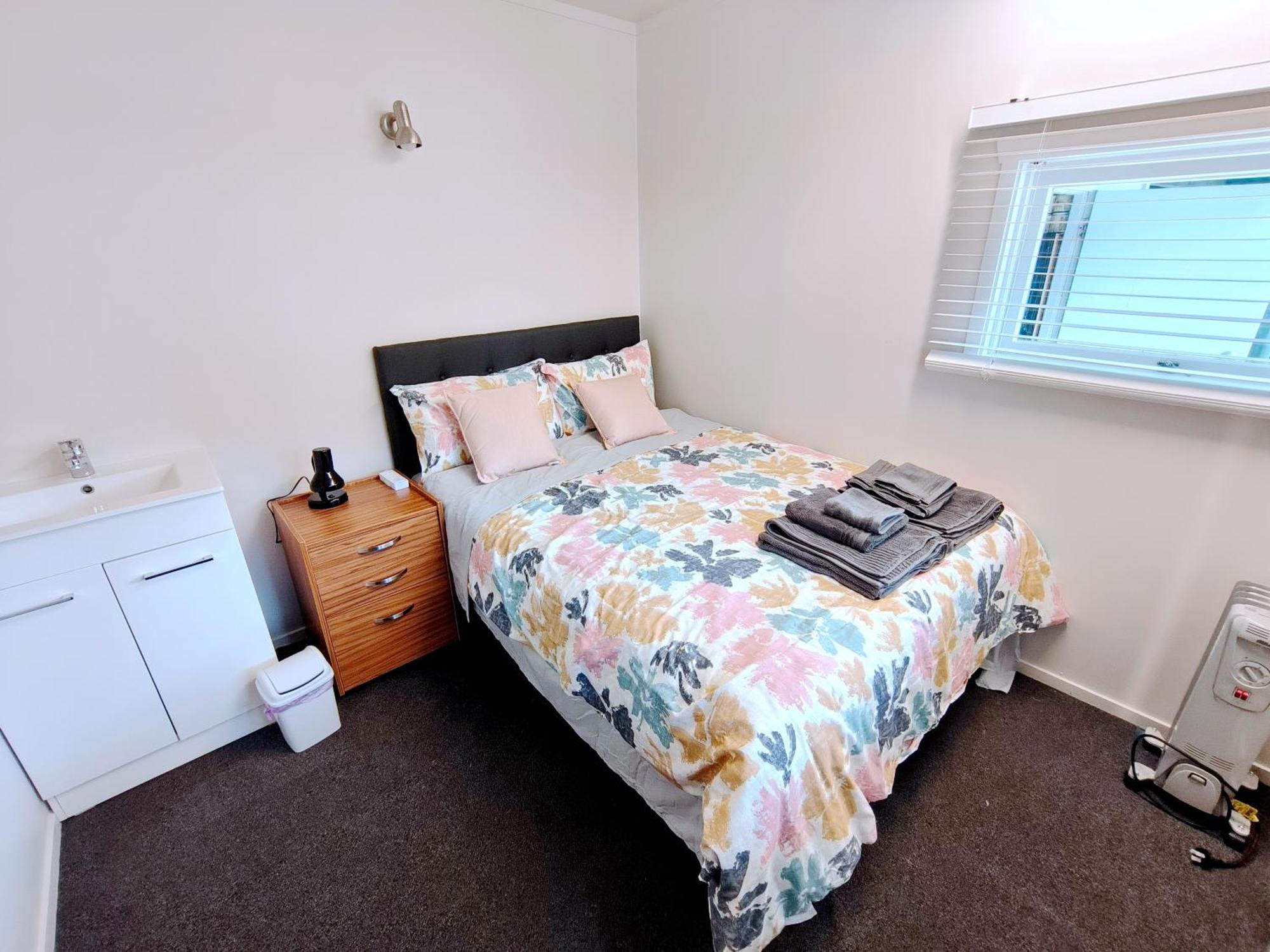 Milford Central Budget Friendly Rooms Auckland Exterior photo