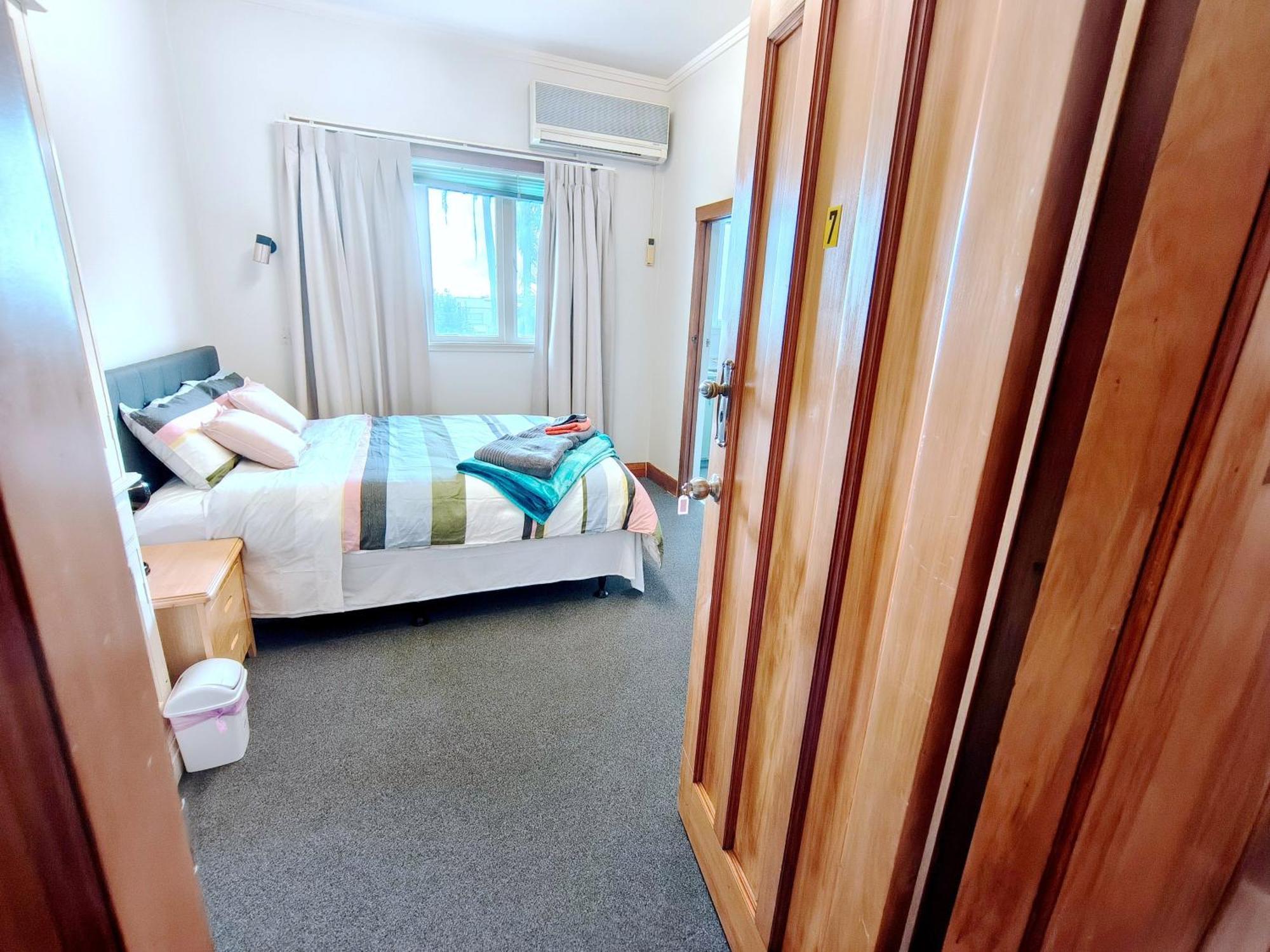 Milford Central Budget Friendly Rooms Auckland Exterior photo